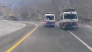 میاں صاحب قومی ٹیم کو لے کر اڈیالہ کی جانب روانہ