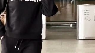 Shefali Jariwala Spotted At Airport #shefalijariwala #shorts #viral #youtubeshorts #trending #shortvideo #ytshorts