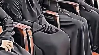 বোরকাতে মেয়েদের অনেক সুন্দর লাগে