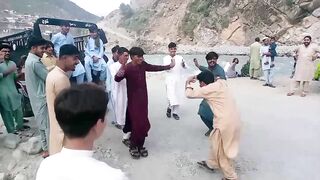 مینگورہ سے آئے ہوئے مہمانوں کا انوکھا ڈانس