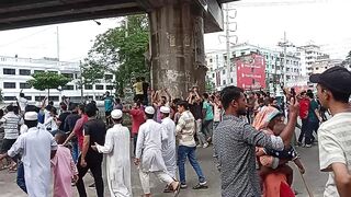 আনন্দ মিছিল দলে দলে মিছিল যাচ্ছে