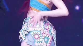 The Allure of Her Stunning Beauty ????