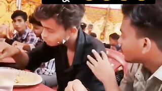 এক লাইন বেশি বোঝে