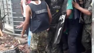 জনতার হাত থেকে এভাবেই উদ্ধার করা হয় পুলিশ সদস্যদের