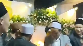 Meramaikan suasana
