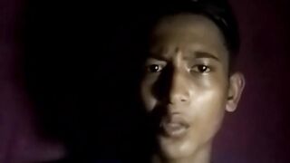 আমার না অন্ধকারে থাকতে অনেক ভালো লাগে