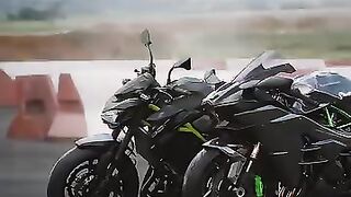 Kawasaki vs ktm Rc 8 ho is tha bes you kan gass