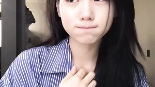 Cute girl make up artist entertinment reaction .  Crush Girl