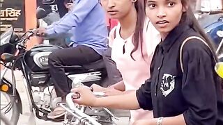 অবাক লাগে