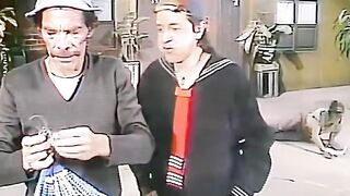 Seu Madruga ensinando chaves e Kiko como escrever bicicleta.