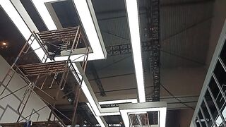 Stretch seiling event car