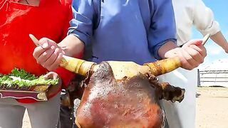Today I ate a big bull head. The bull head was sprinkled with dipping sauce and the taste was unbearabl