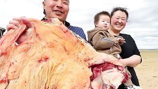 The yellow fat steak is so soft and boneless, it's so delicious to eat with the dipping sauce