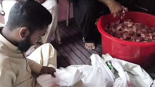 عید الاضحی پر گوشت کی تقسیم