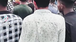 গোপালগঞ্জ জেলায় সেনাবাহিনী গাড়িতে আগুন