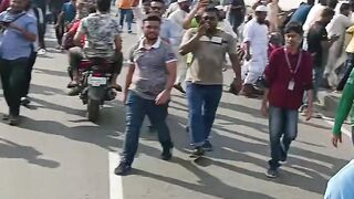 বাংলাদেশের বিমানবন্দর এখন জনতার হাতে
