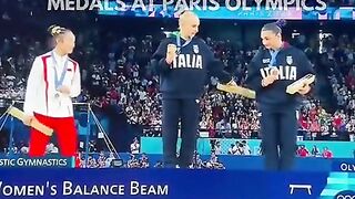 Everyone reposting the same picture about this cute moment. so here it is in video