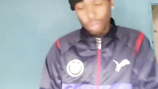 Tenta ficar parado escutando essa música ????