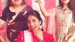 close friends to turn bridesmaid #shorts #bongposto #yaarkishaadi _#friendsforever #mehendinight