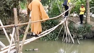 Hilarious Moments Caught on Camera!  #shortsfails #shortvideo #failsvideo #fails #funny #shorts . (1)