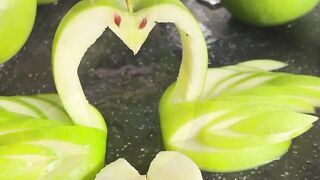 Super Salad Decoration Ideas - Apple Swan???????? Fruit Carving Made Easy #salad #fruitcarving #garnish