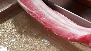 Soak the pork belly in beer for 10 minutes, and you can make a delicious dish that will attract people to line up outside restaurants