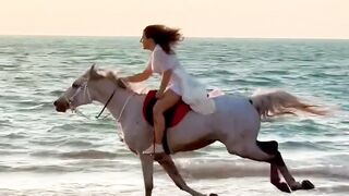 Beach ride Dubai #horsebackriding #dubailife #horse #horselover #dubai #beach #horseride