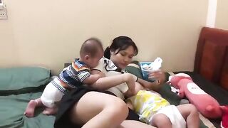 How to entertain two toddlers