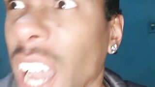 Quando a separação é recente e ela fica colocando status com outro