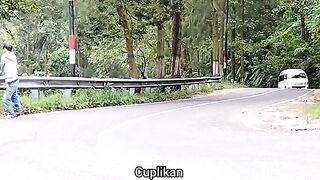 wheeloader passes steep climb in java