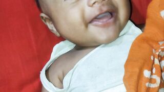 Cute Baby laughs Hasi