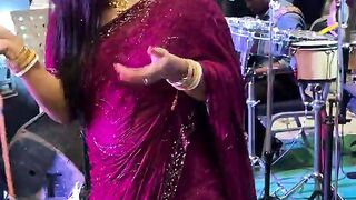 সবার নাচ দেখে আমারও নাচতে ইচ্ছে