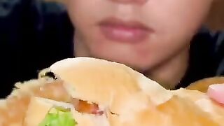 Eat bread at night with Thangfood