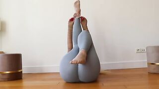 Yoga Flow — Middle Splits.