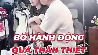 Clip ông Bố Cho Mượn điện Thoại Và Con Gái