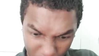 Eu em uma noite fria tentando acorda o guerreiro pra picotar a pretinha ????