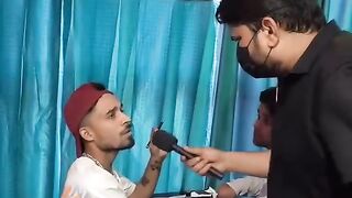 Tattoo_artist_