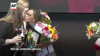 Rebeca Andrade and other Brazil Olympic medalists honored in Rio de Janeiro