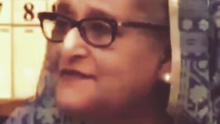 আমাকে একটা গান শোনাও না_আমার ঘুম আসছে না..