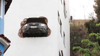 Idiots In Cars | Ridiculous Driver Fails of 2022