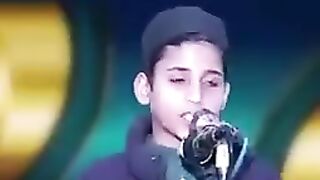 Heart touching moment for this child ????
