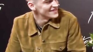 eye contact. ???? Hero was so focused on Jo’s leg ????✨ #heroandlegend #herofiennestiffin