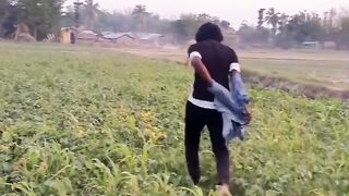 হাসি থামাতে পারলে ৫০০ টাকা পুরস্কার ????