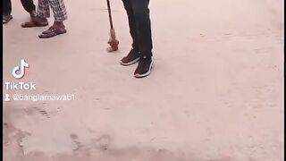আমার একটা স্বাধীন দেশে বাস করি