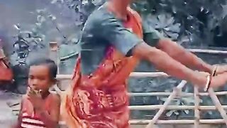 Village boudi dance.wold is a bast dan.i pomes. Viral video