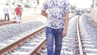 টাকা দে, নাইলে কিন্তু গু মারমু