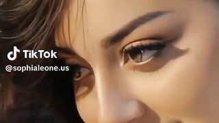 কিউট মেয়েটার নাম কি?