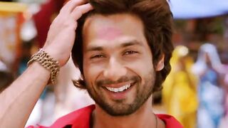 Saree_Ke_Fall_Sa__Full__Video__-_R...Rajkumar_Pritam_Shahid___Sonakshi_Antara___Nakash(720p)