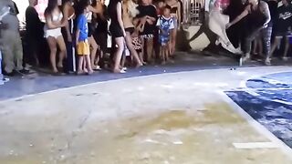 Buwis-Buhay ang talent neto. ????