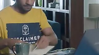 কঠিন সময়ে আছে সে তার পাশে